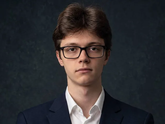 Степан Ли, COO